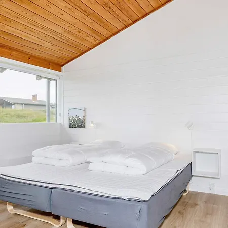 12 Person In בית נופש