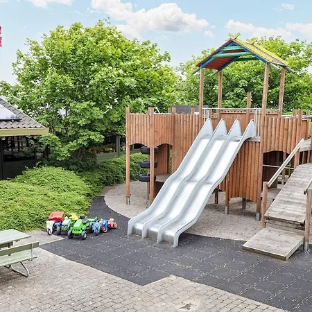 בית נופש 12 Person In